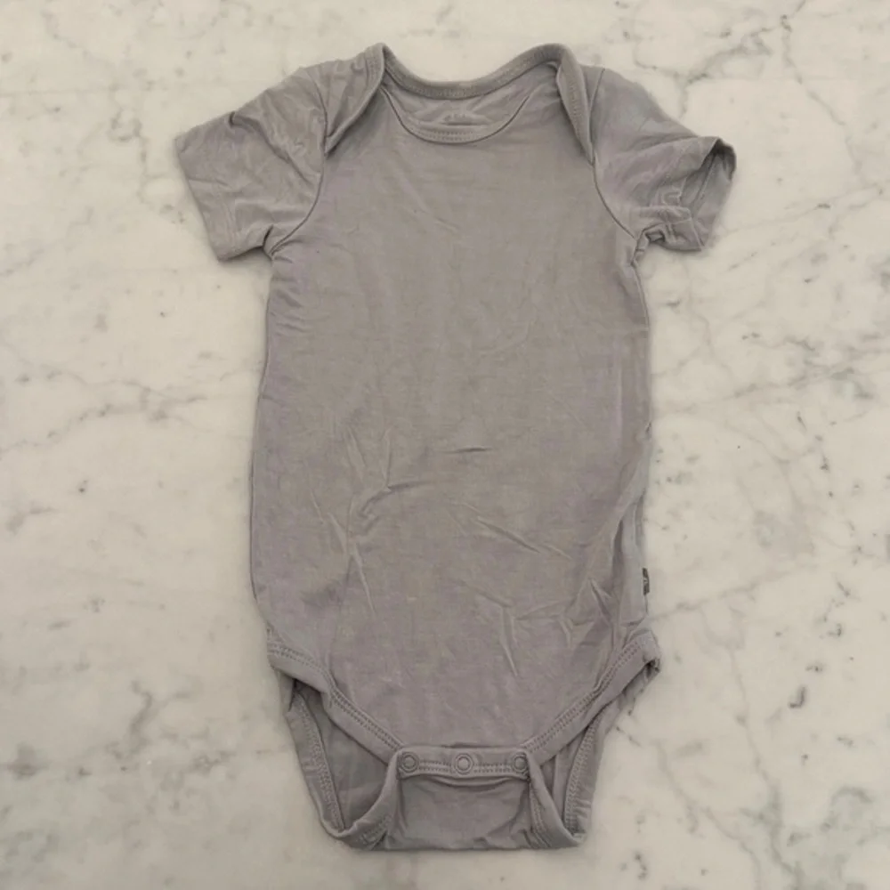 Kyte Baby Storm Gray Bamboo Bodysuit Size 6-12M Short Sleeve